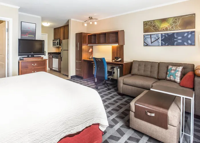 Towneplace Airport Hotel 3*